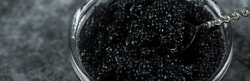 Cómo Elegir el Caviar Perfecto: Un Festín de Sabor y Distinción
